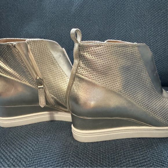 Linea Paolo gold wedge sneakers size 8.5 - Picture 8 of 15